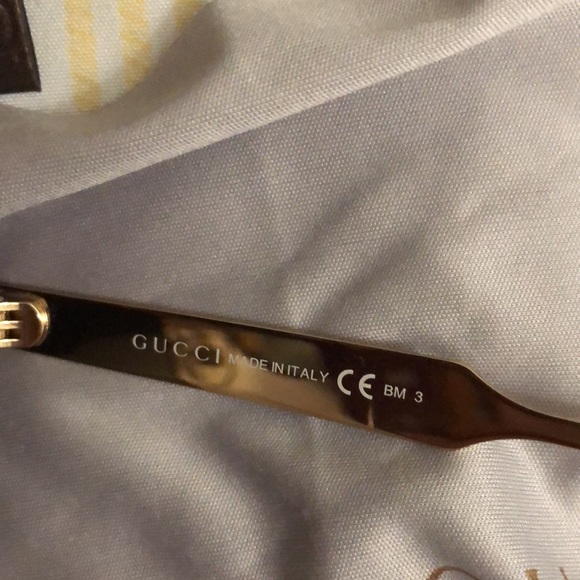 GUCCI WOMEN’S SUNGLASSES (Authentic) - Picture 11 of 11